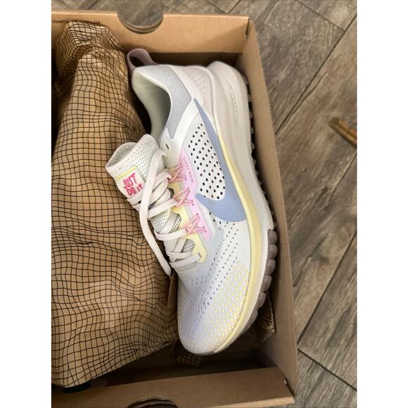 Nike Women's React Pegasus Trail 4 Sail Whisper Running Sneakers Shoes Size 9.5 - Picture 4 of 10